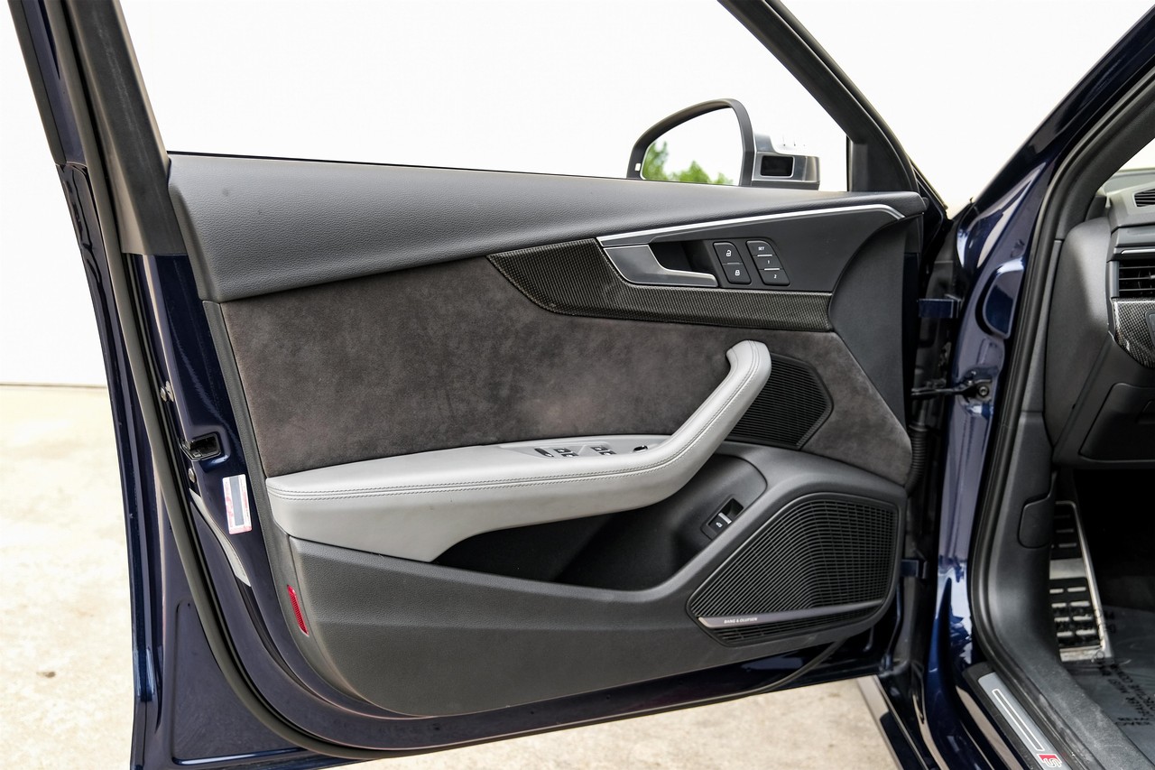 Audi S4 Vehicle Main Gallery Image 44