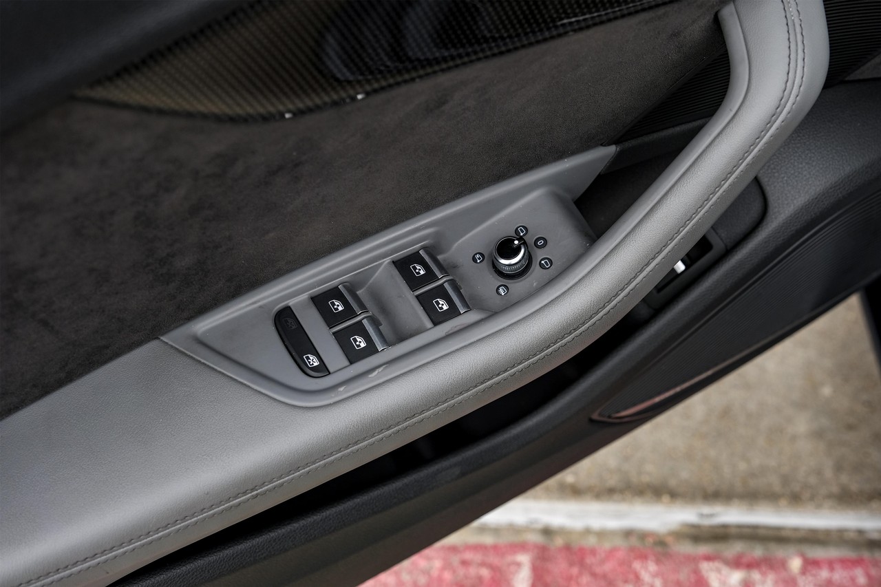 Audi S4 Vehicle Main Gallery Image 45