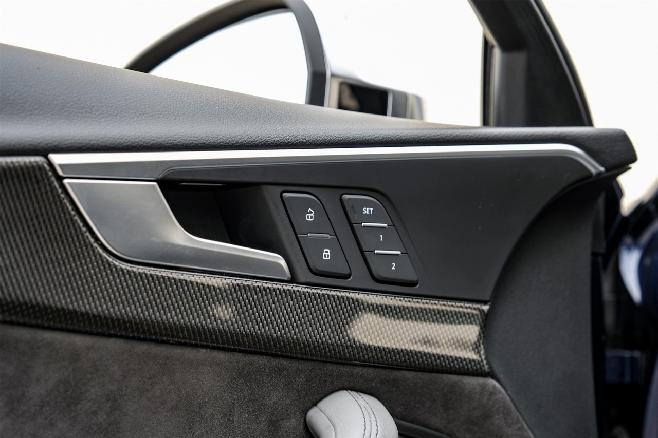 Audi S4 Vehicle Main Gallery Image 46