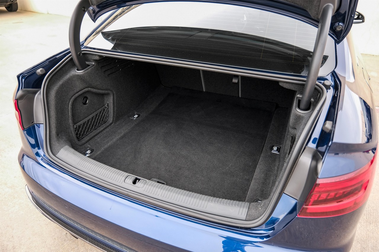 Audi S4 Vehicle Main Gallery Image 52