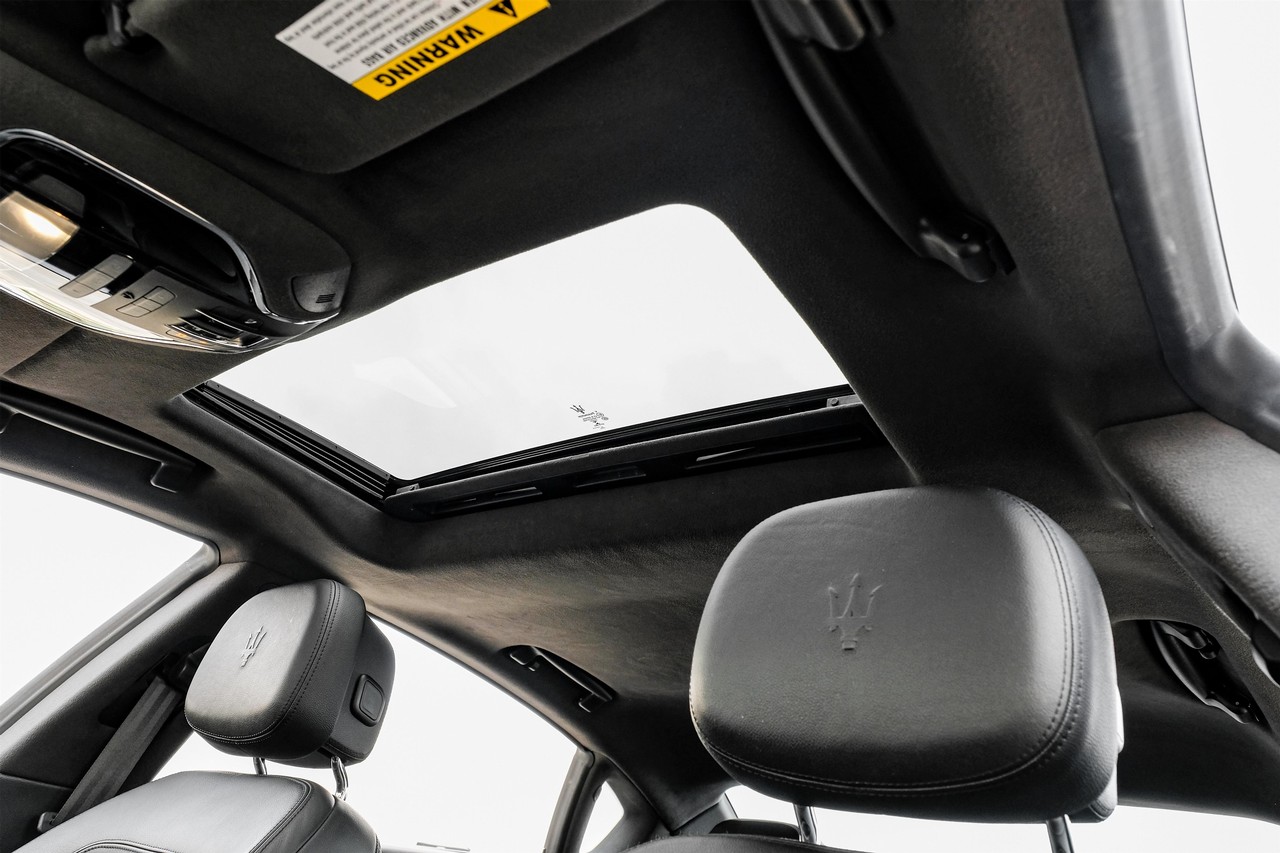 Maserati Quattroporte Vehicle Main Gallery Image 05