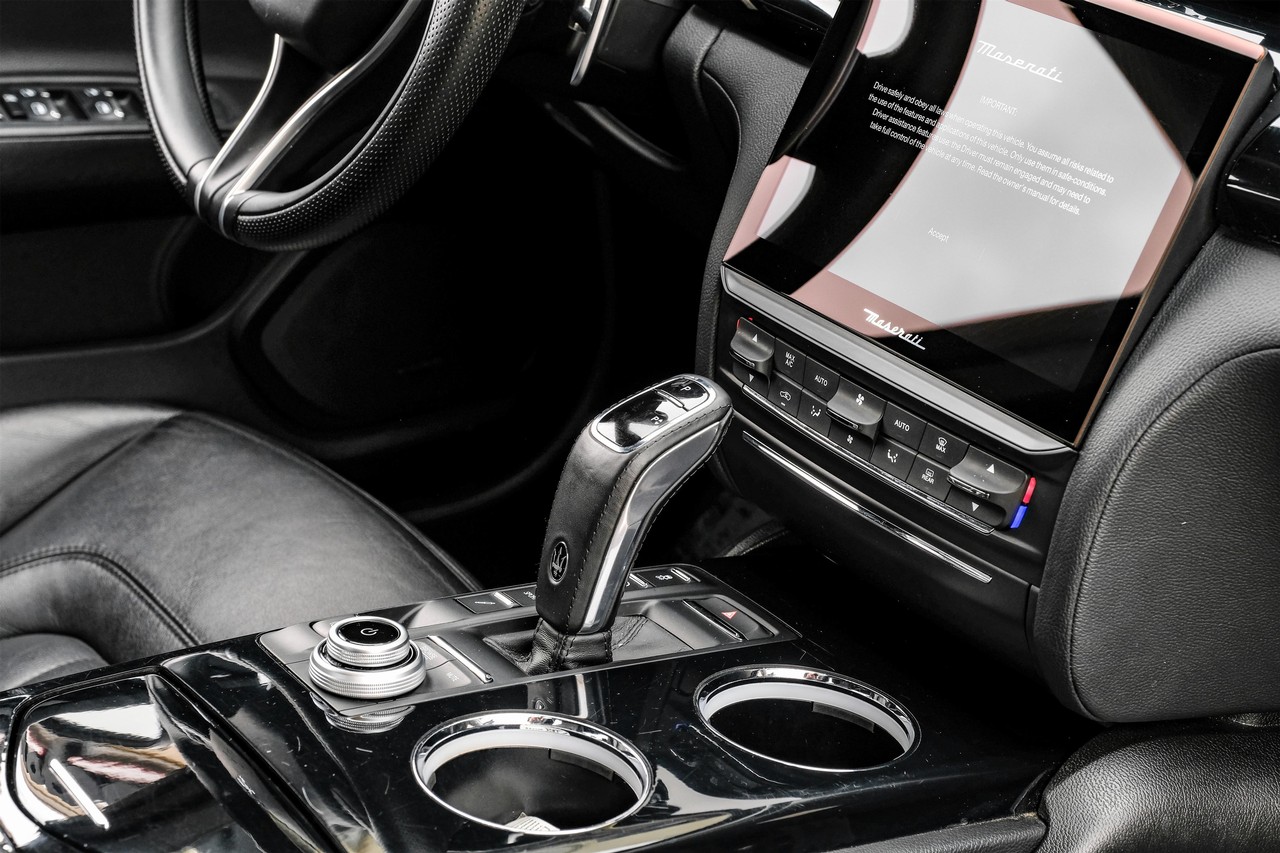 Maserati Quattroporte Vehicle Main Gallery Image 22