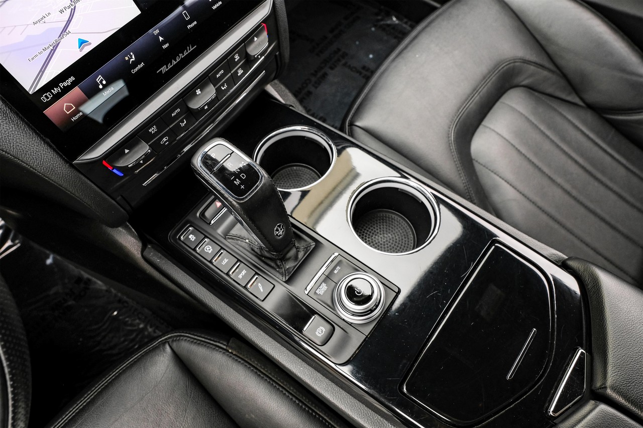 Maserati Quattroporte Vehicle Main Gallery Image 23