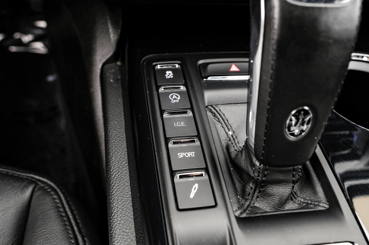 Maserati Quattroporte Vehicle Main Gallery Image 25