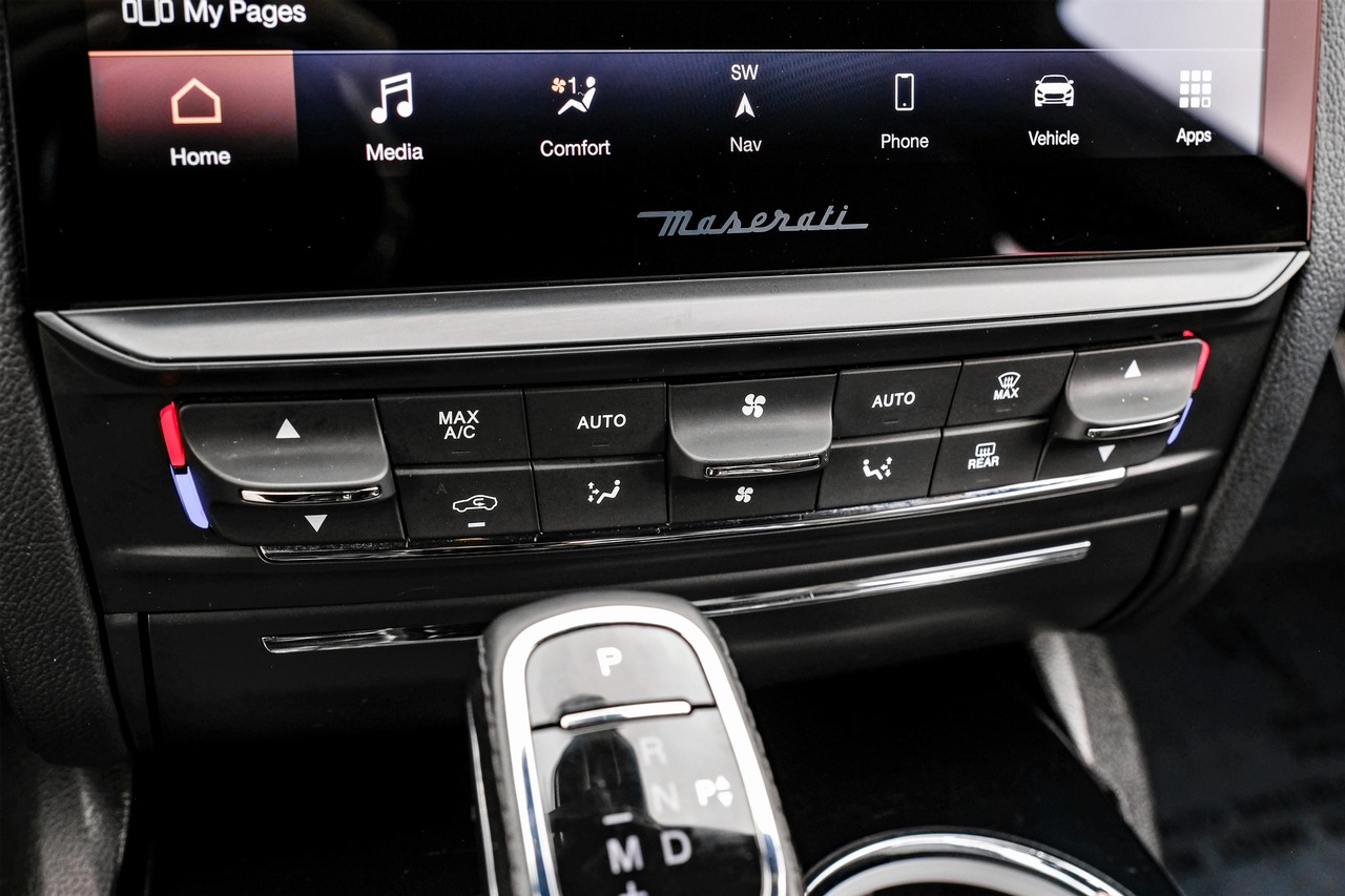 Maserati Quattroporte Vehicle Main Gallery Image 26