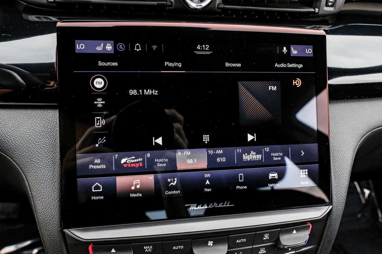 Maserati Quattroporte Vehicle Main Gallery Image 32