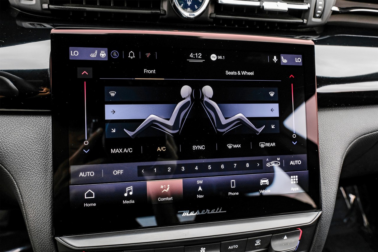 Maserati Quattroporte Vehicle Main Gallery Image 33