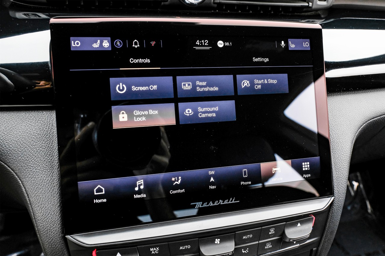 Maserati Quattroporte Vehicle Main Gallery Image 35