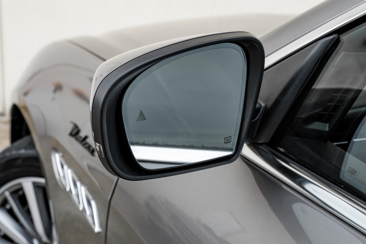 Maserati Quattroporte Vehicle Main Gallery Image 43