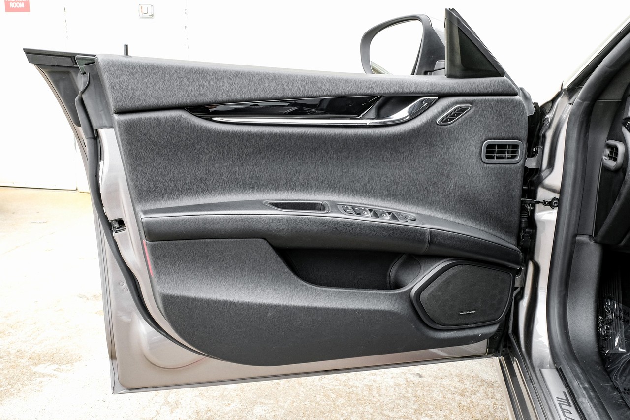 Maserati Quattroporte Vehicle Main Gallery Image 44