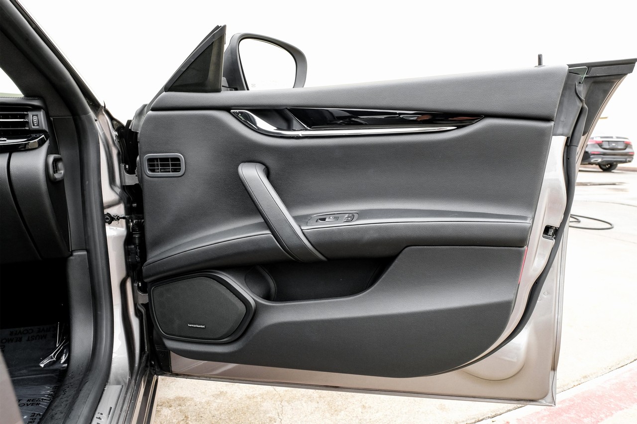 Maserati Quattroporte Vehicle Main Gallery Image 46