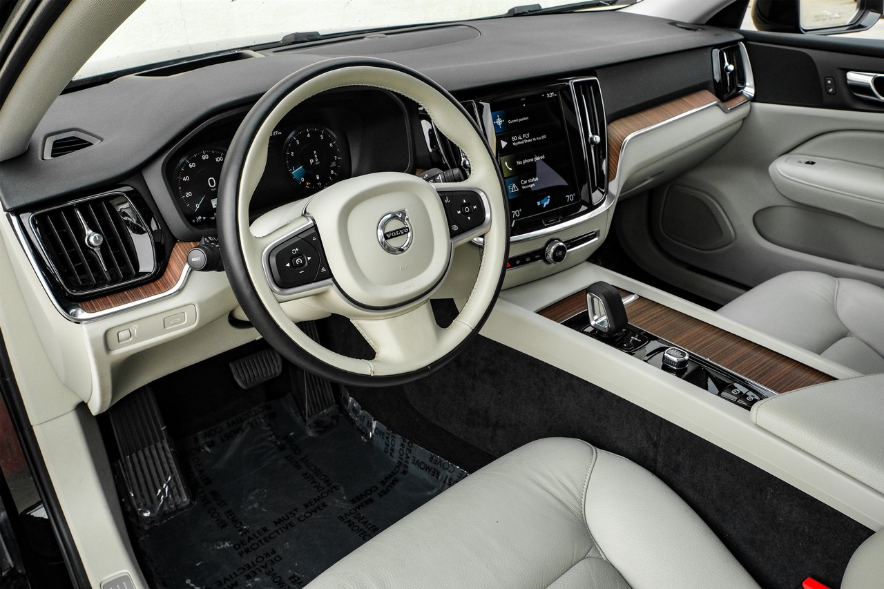 Volvo S60 Vehicle Main Gallery Image 03