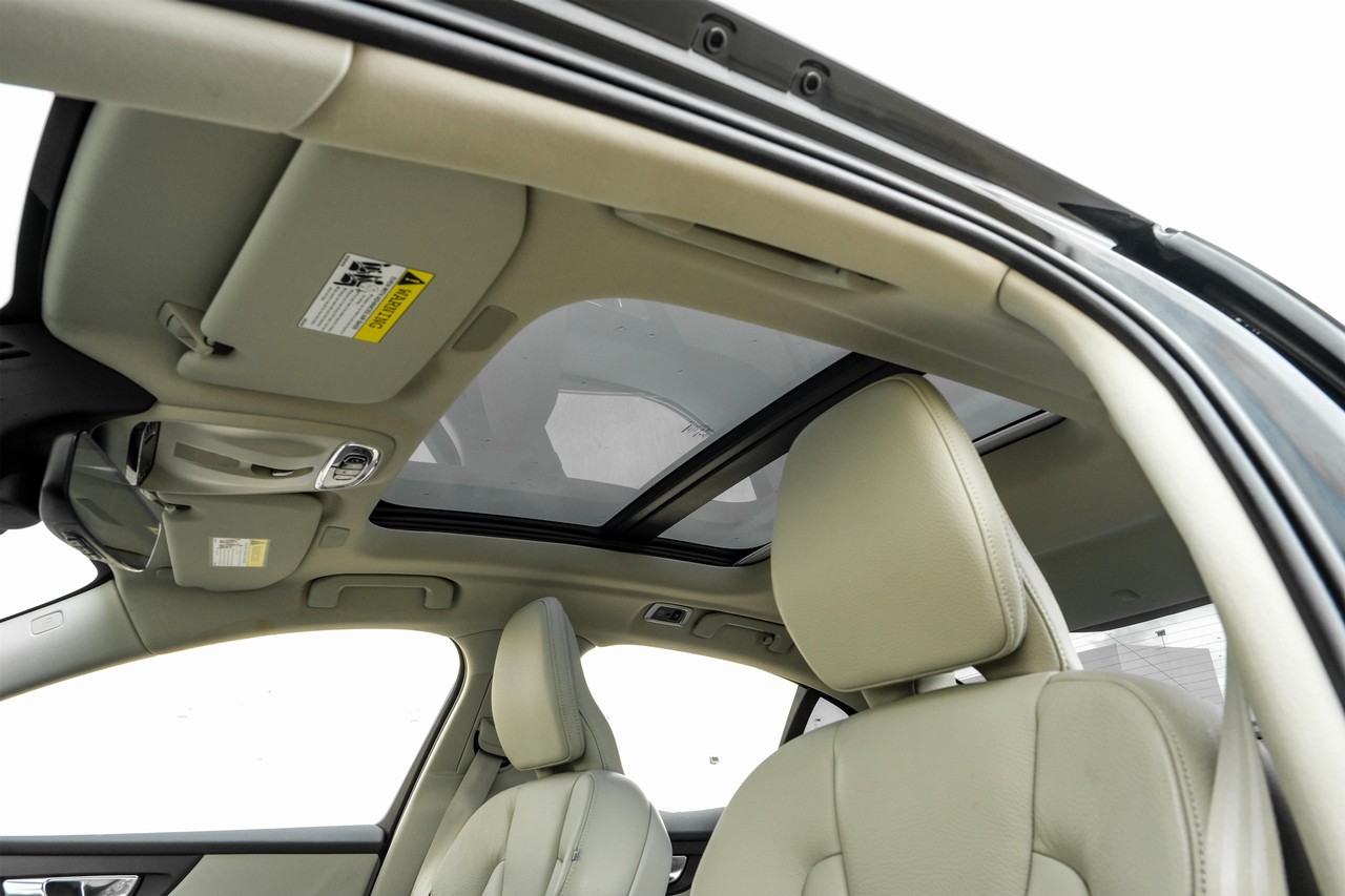 Volvo S60 Vehicle Main Gallery Image 05