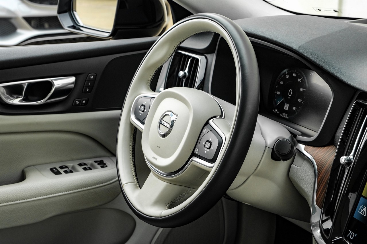 Volvo S60 Vehicle Main Gallery Image 14