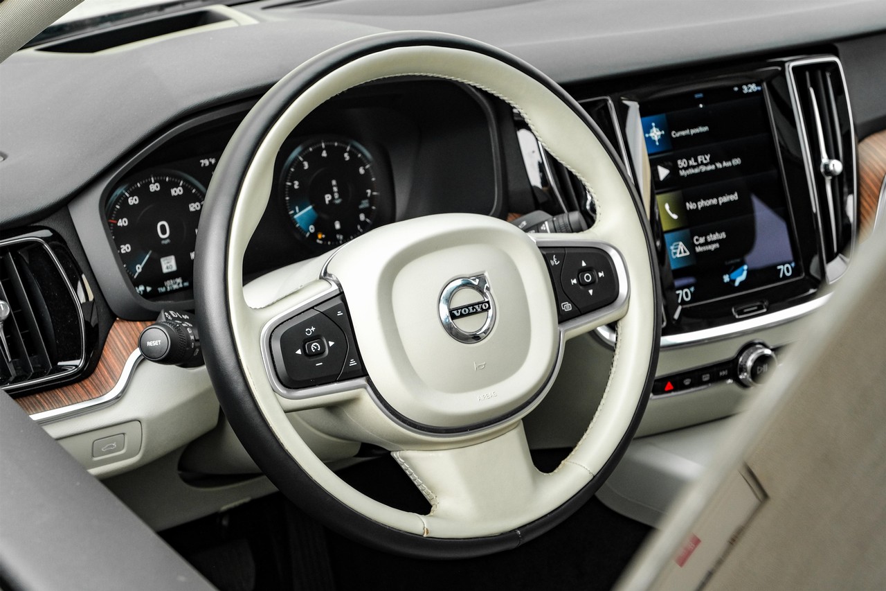 Volvo S60 Vehicle Main Gallery Image 16