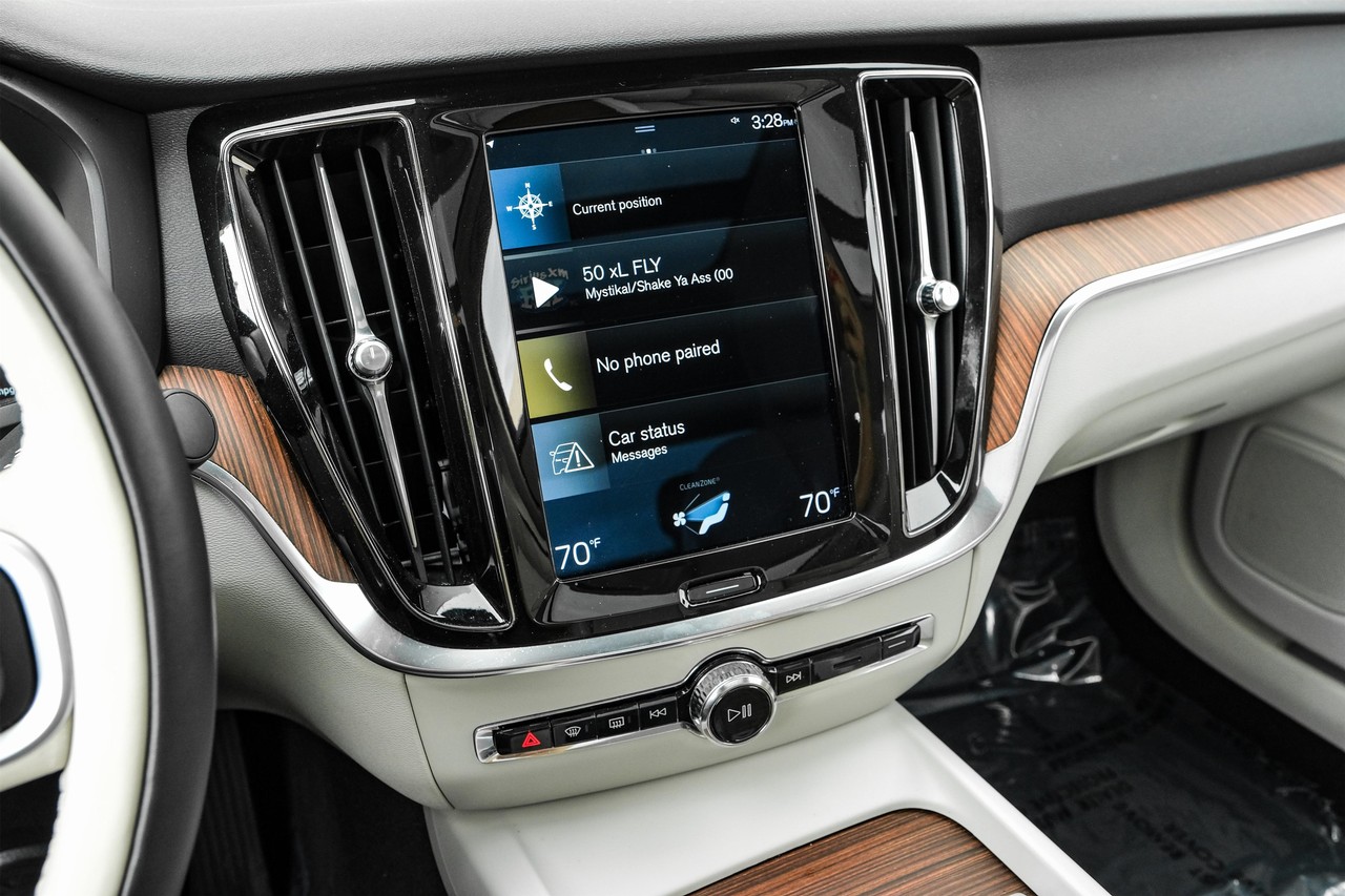 Volvo S60 Vehicle Main Gallery Image 29