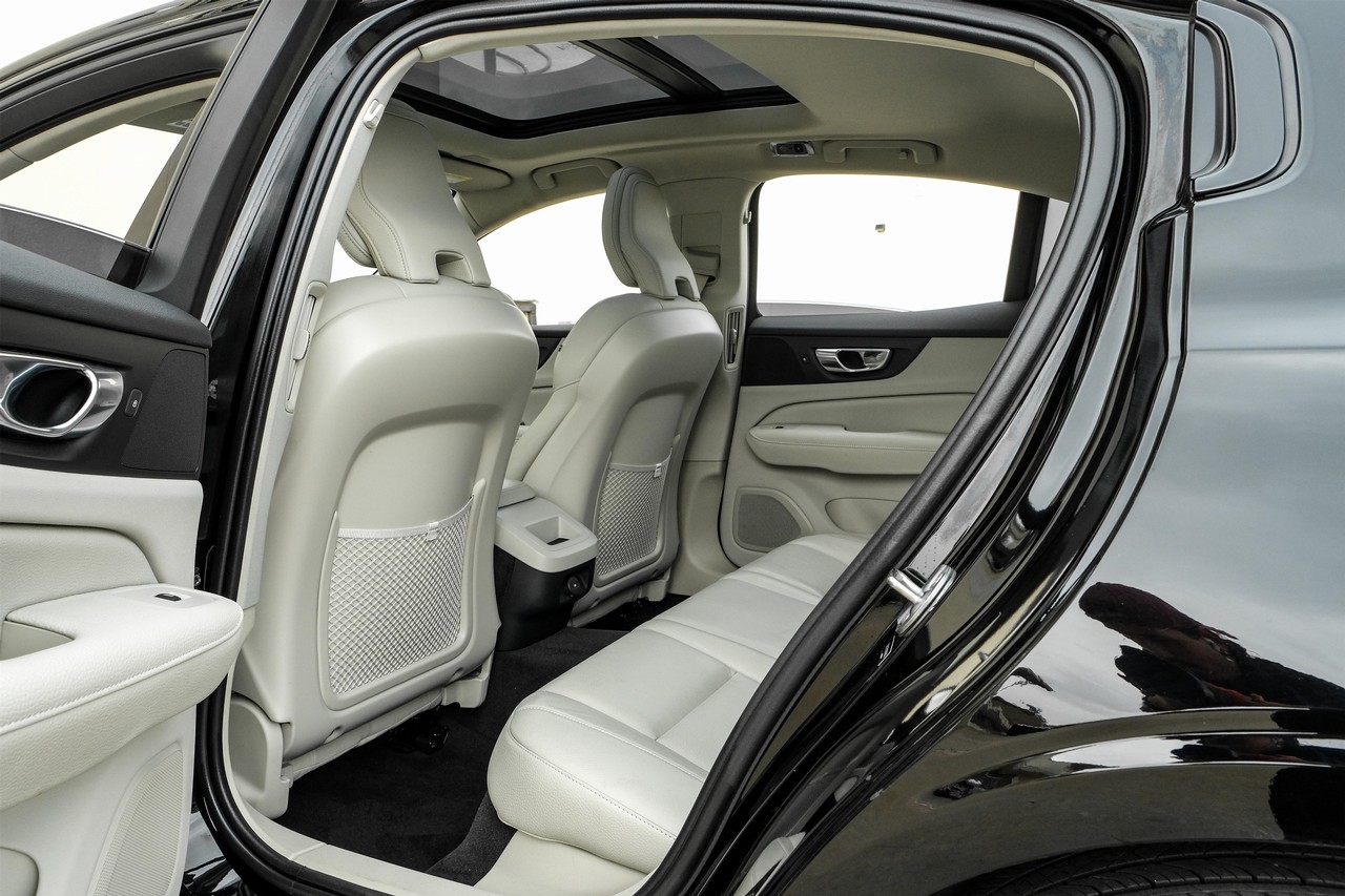 Volvo S60 Vehicle Main Gallery Image 35