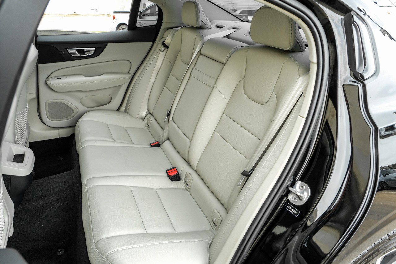 Volvo S60 Vehicle Main Gallery Image 36