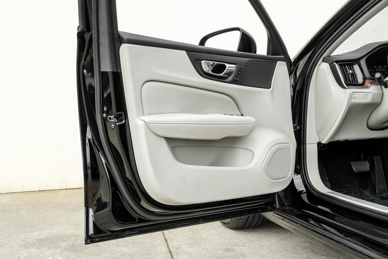 Volvo S60 Vehicle Main Gallery Image 39
