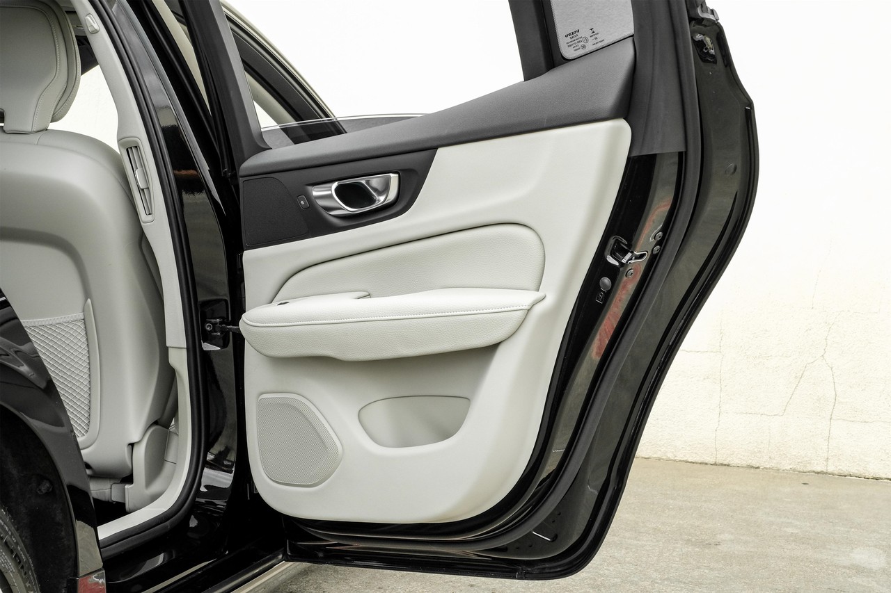 Volvo S60 Vehicle Main Gallery Image 44