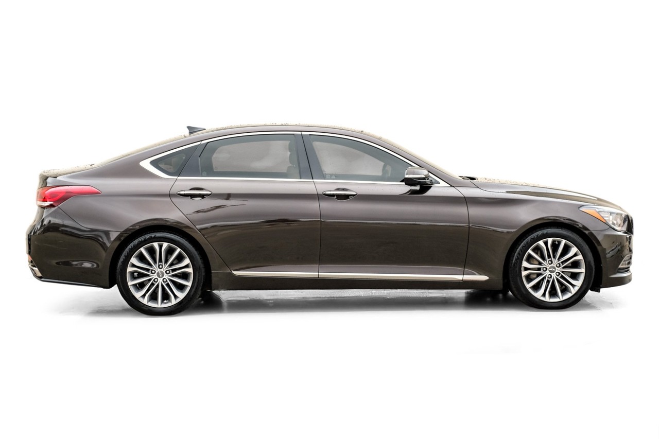 Hyundai Genesis Vehicle Main Gallery Image 08