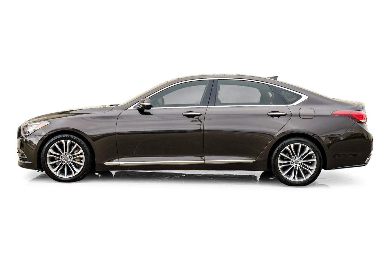 Hyundai Genesis Vehicle Main Gallery Image 12
