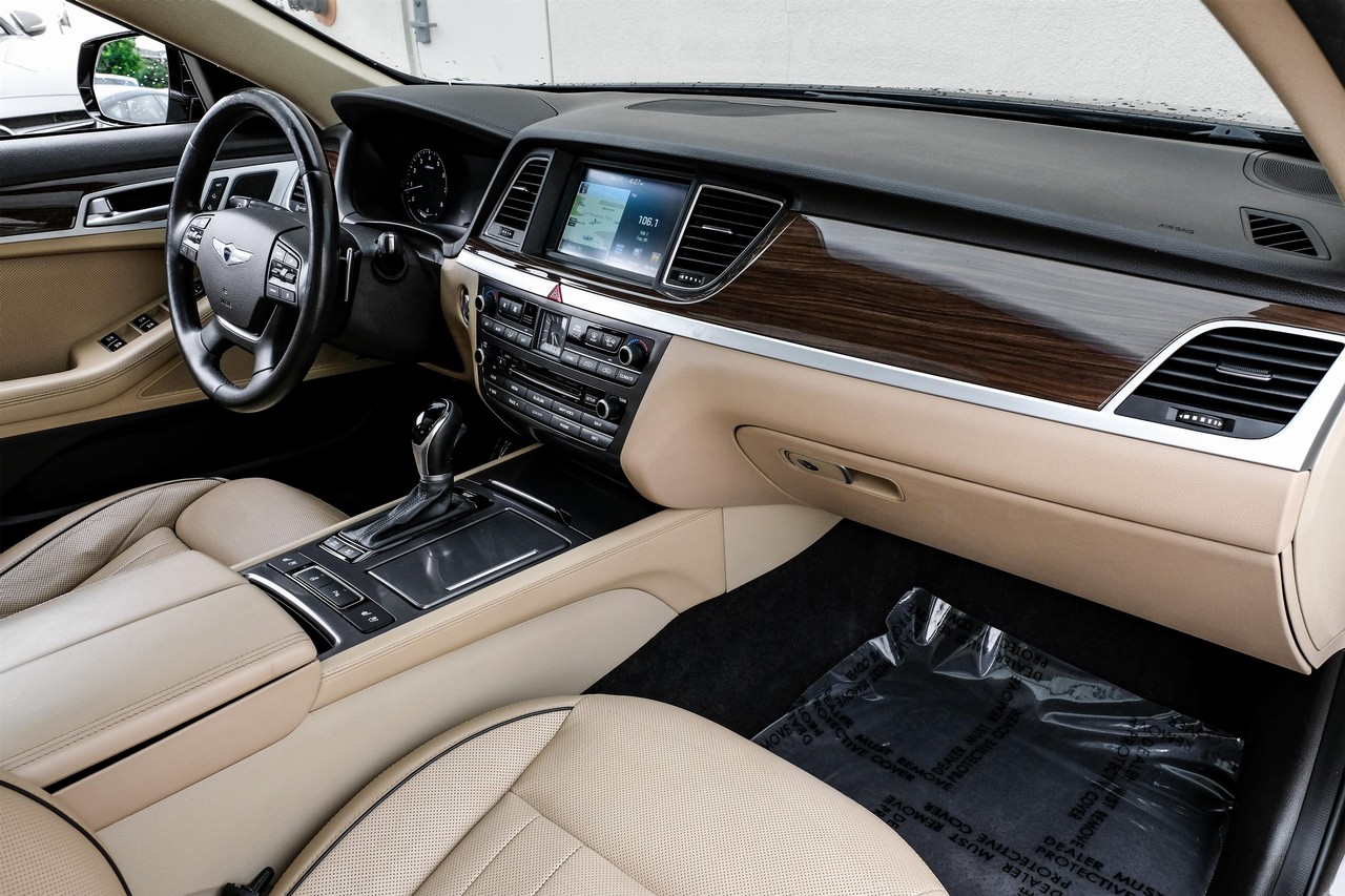 Hyundai Genesis Vehicle Main Gallery Image 13