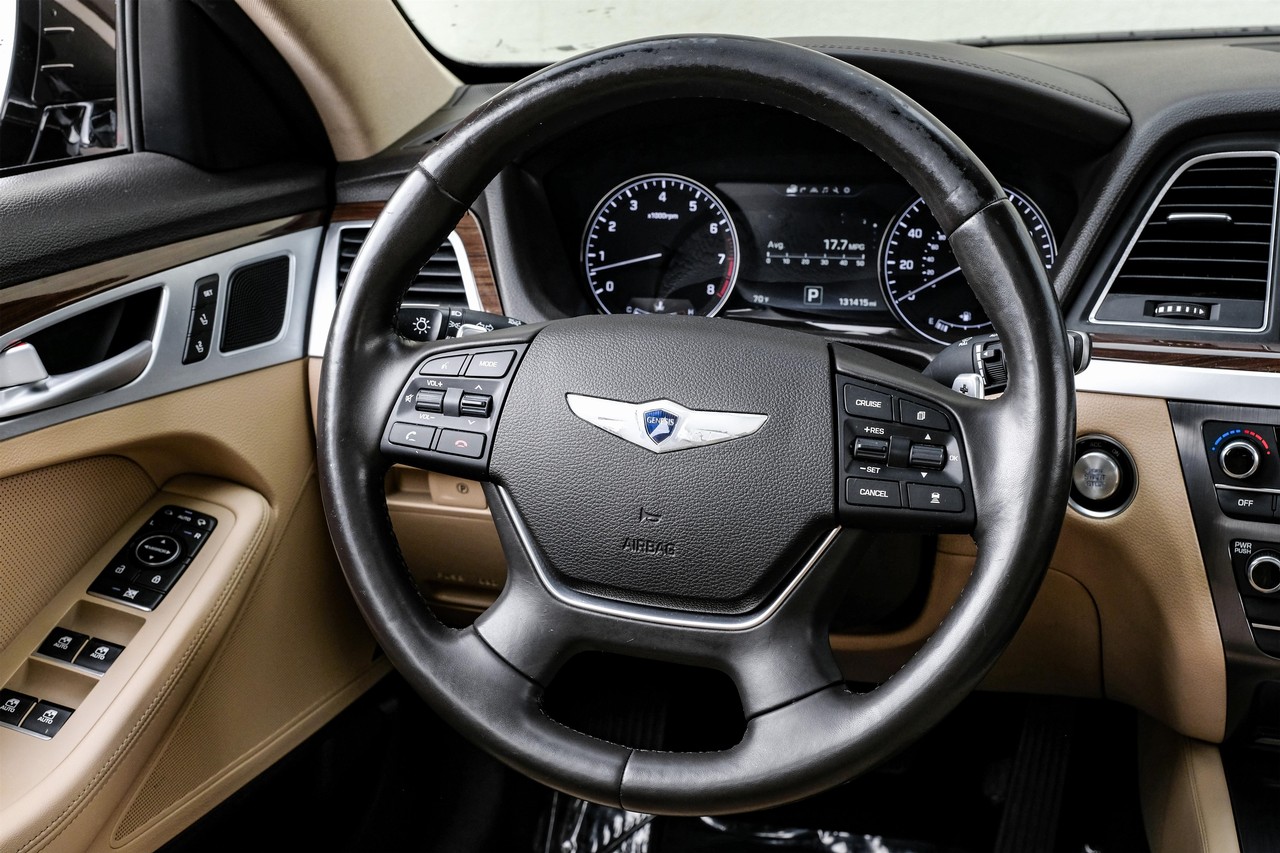 Hyundai Genesis Vehicle Main Gallery Image 17
