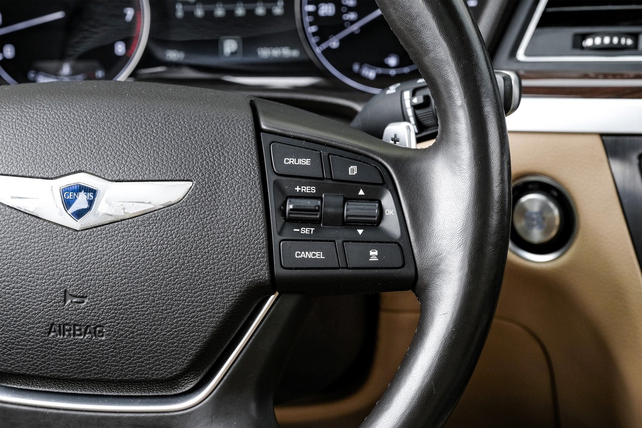 Hyundai Genesis Vehicle Main Gallery Image 19