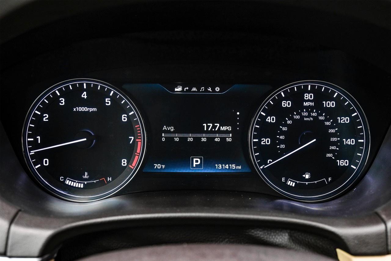 Hyundai Genesis Vehicle Main Gallery Image 20
