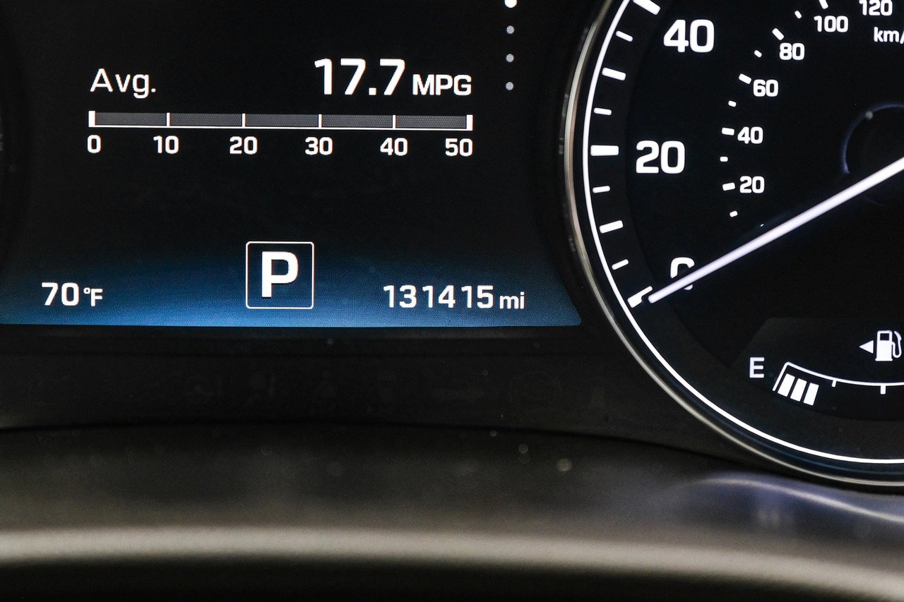 Hyundai Genesis Vehicle Main Gallery Image 21