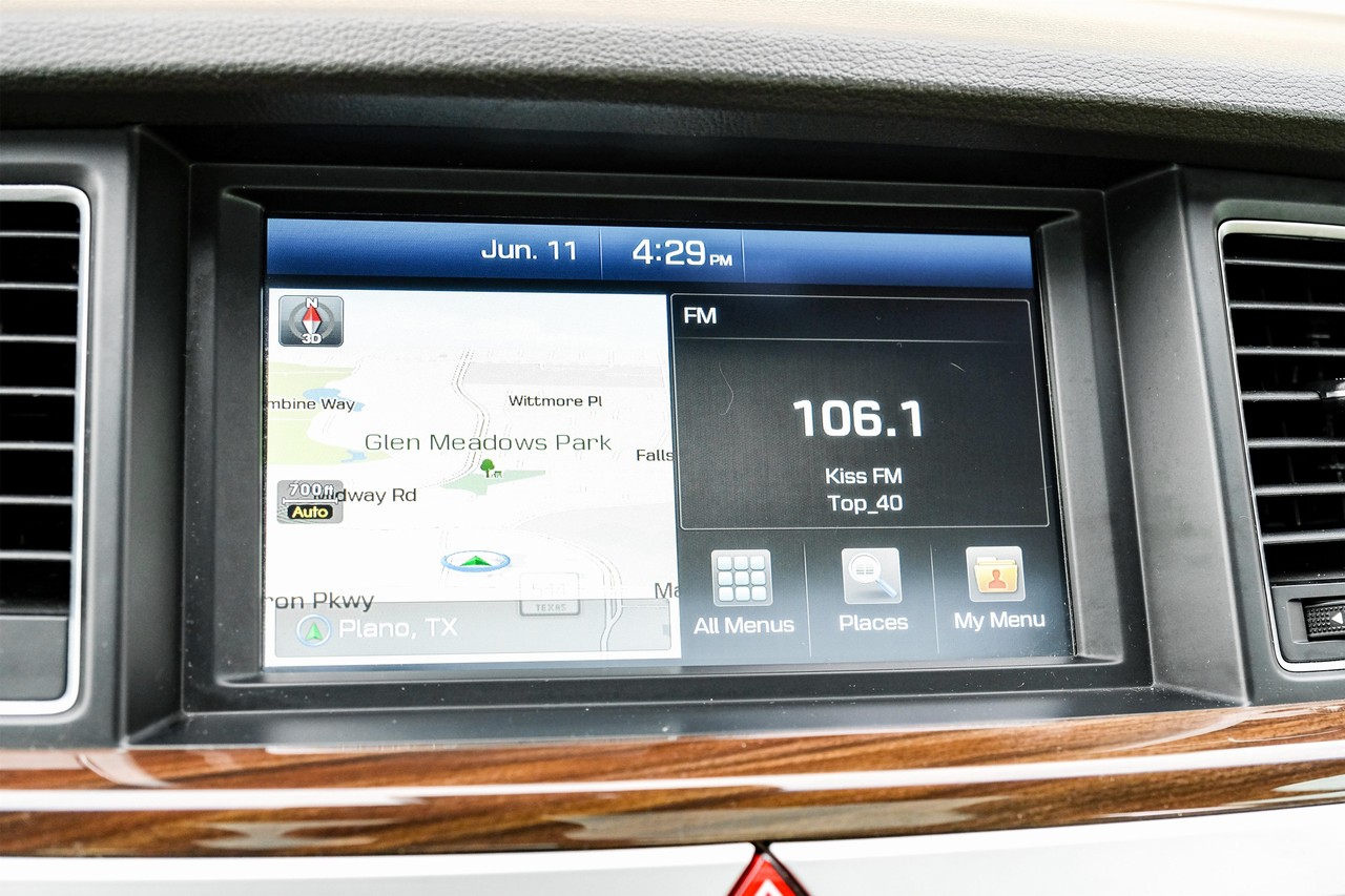 Hyundai Genesis Vehicle Main Gallery Image 22