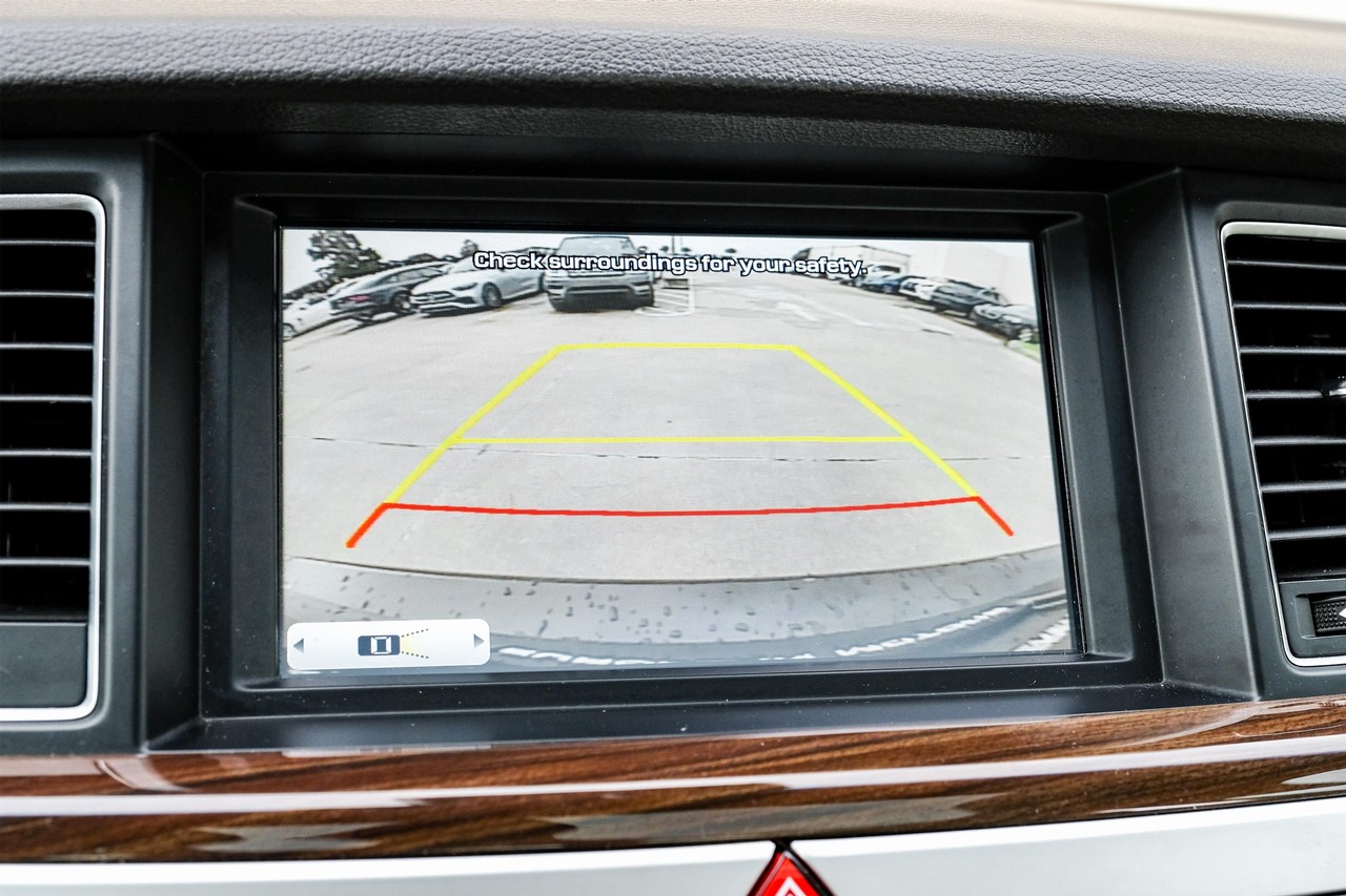 Hyundai Genesis Vehicle Main Gallery Image 23