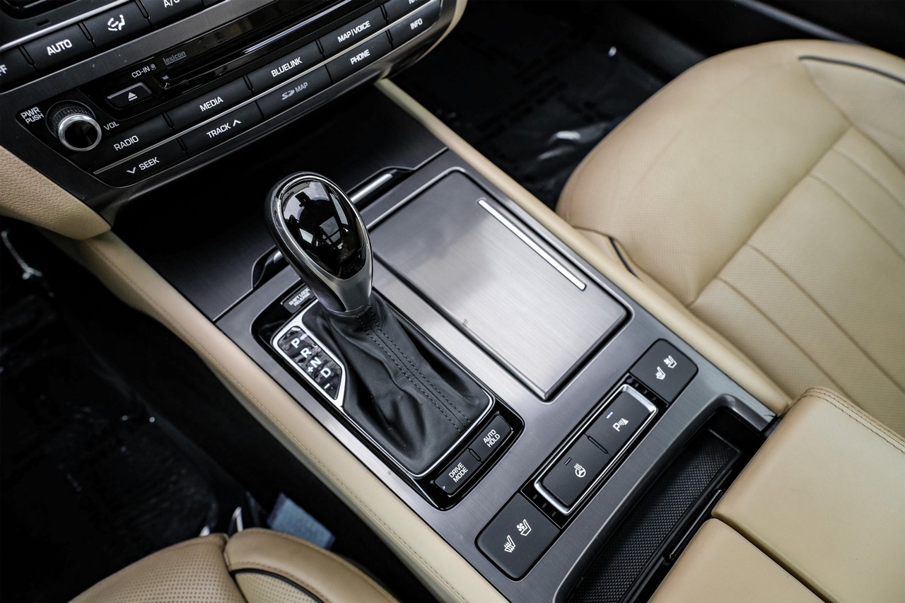 Hyundai Genesis Vehicle Main Gallery Image 25