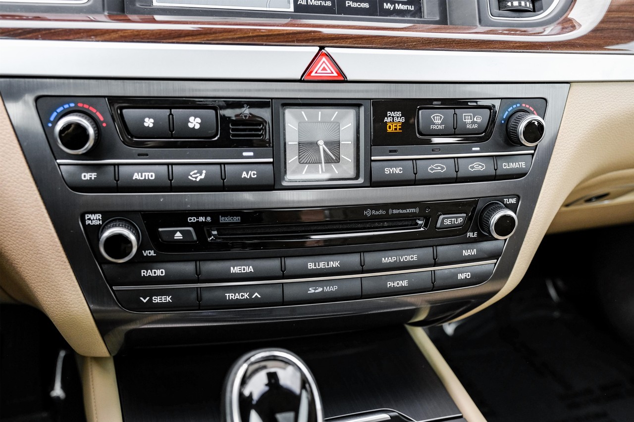 Hyundai Genesis Vehicle Main Gallery Image 27