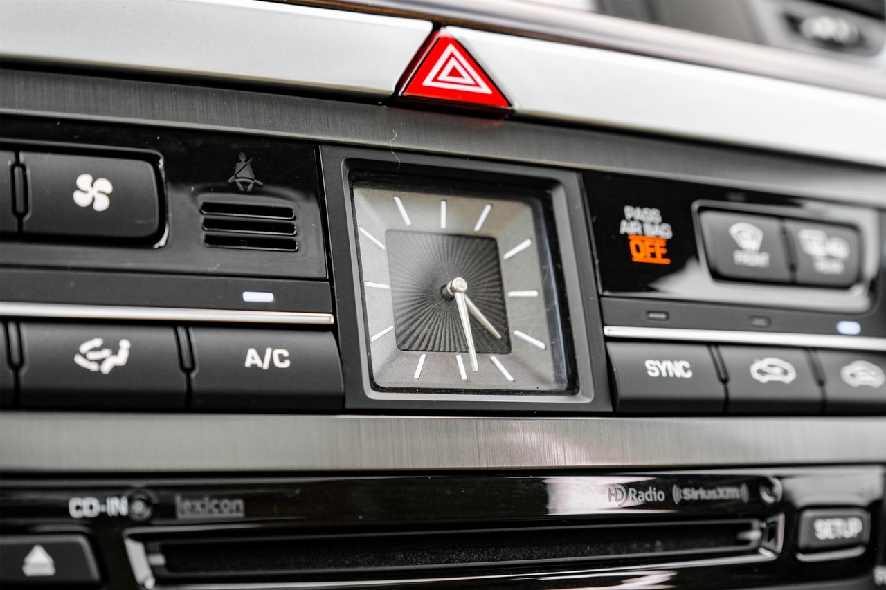 Hyundai Genesis Vehicle Main Gallery Image 28