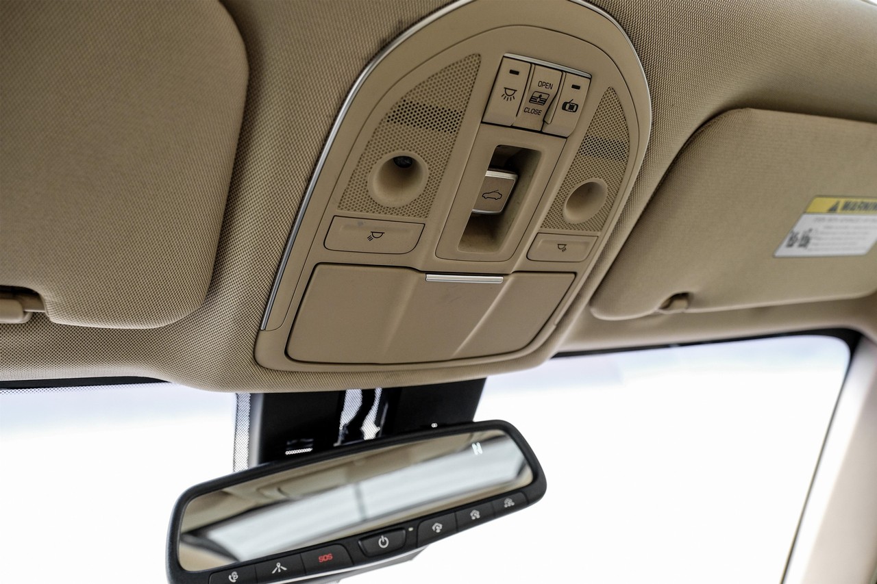 Hyundai Genesis Vehicle Main Gallery Image 29