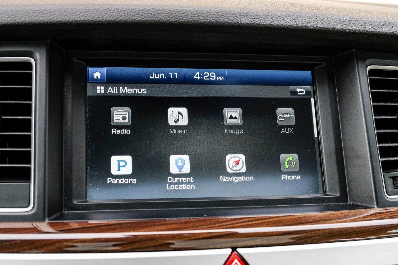 Hyundai Genesis Vehicle Main Gallery Image 30