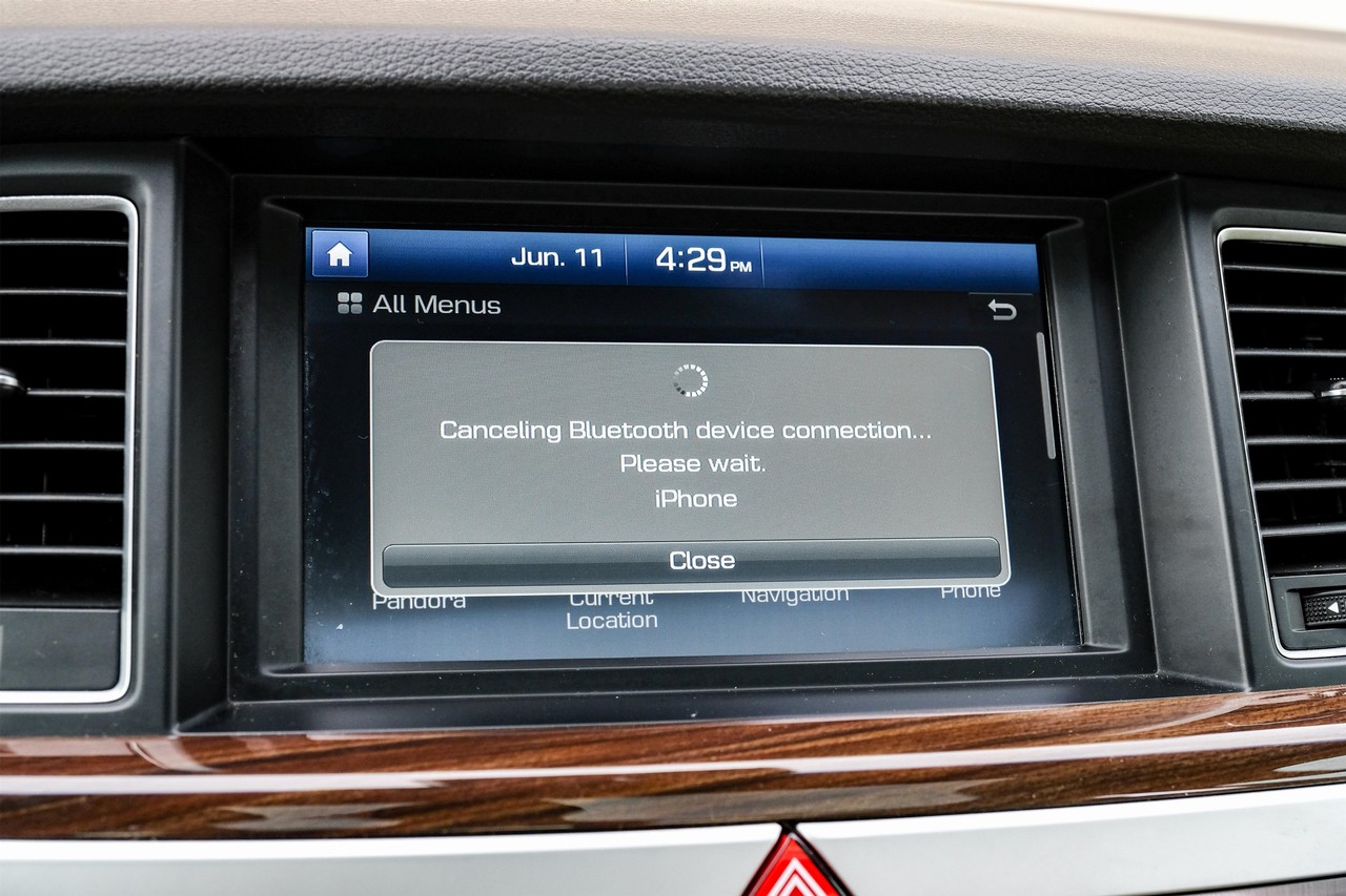 Hyundai Genesis Vehicle Main Gallery Image 32
