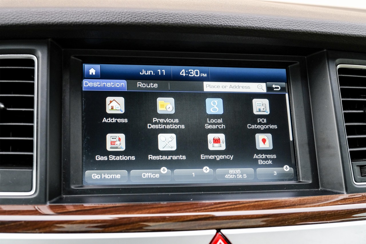 Hyundai Genesis Vehicle Main Gallery Image 33