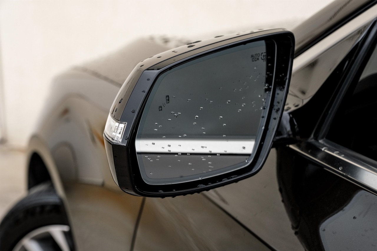 Hyundai Genesis Vehicle Main Gallery Image 39