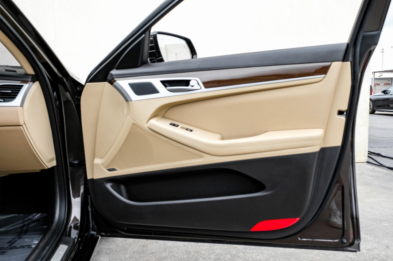 Hyundai Genesis Vehicle Main Gallery Image 42