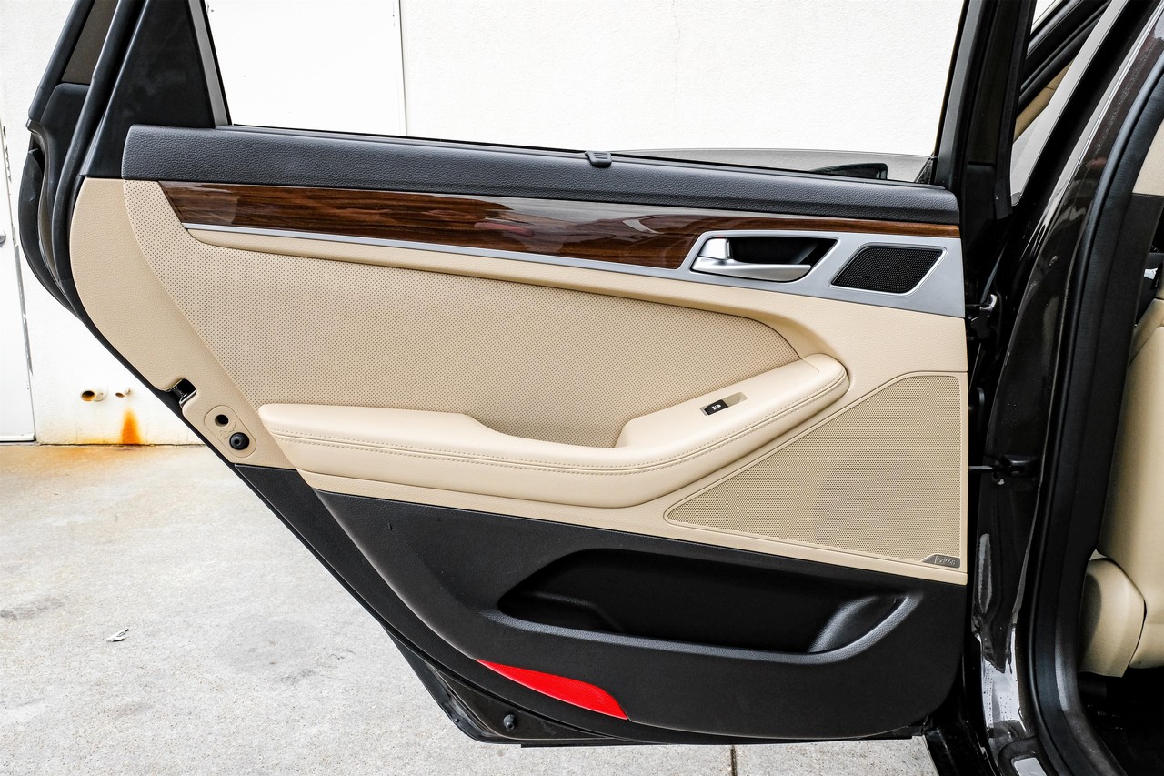 Hyundai Genesis Vehicle Main Gallery Image 43