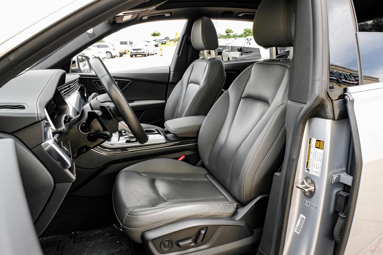 Audi Q8 Vehicle Main Gallery Image 04