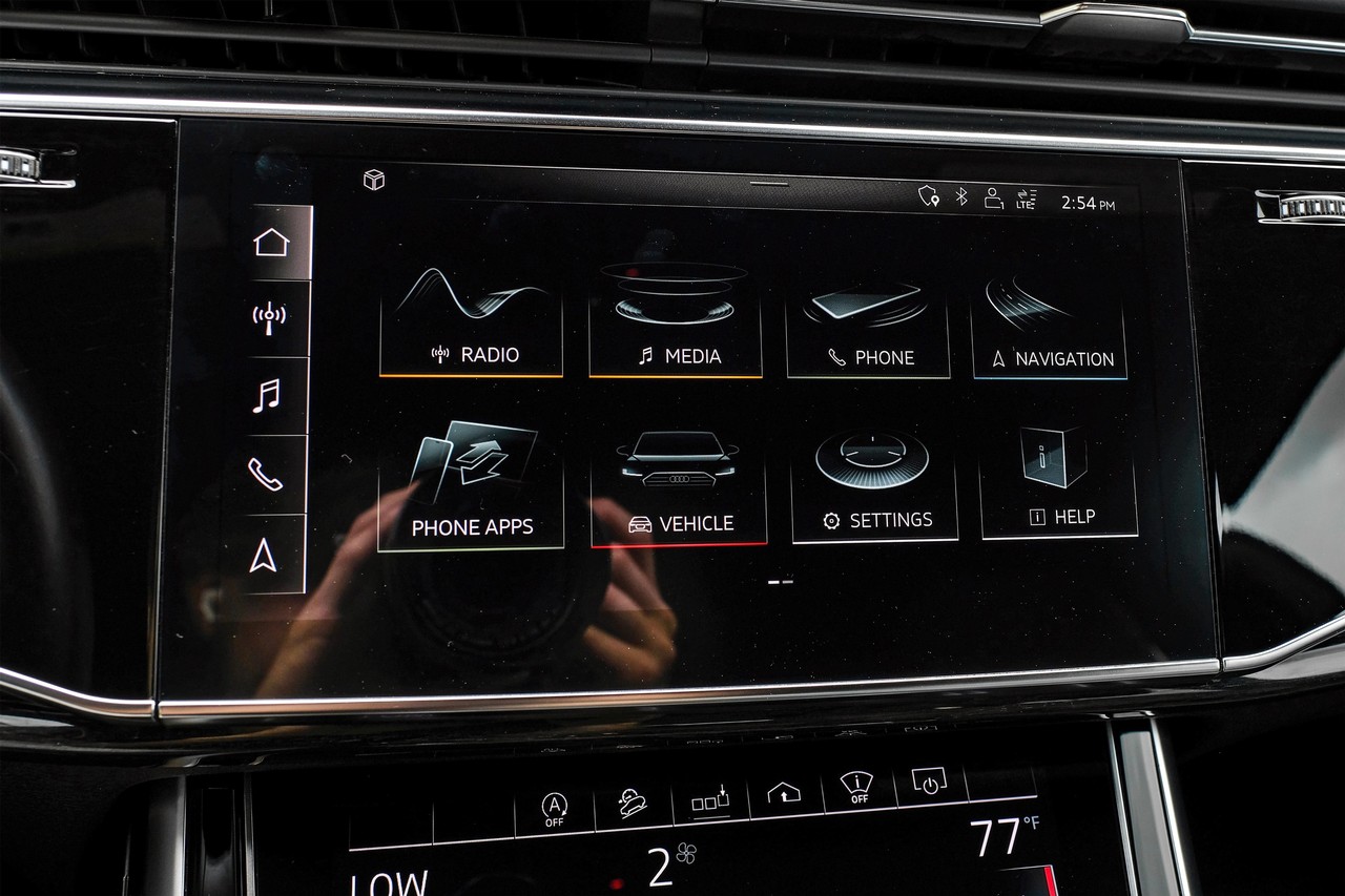 Audi Q8 Vehicle Main Gallery Image 28