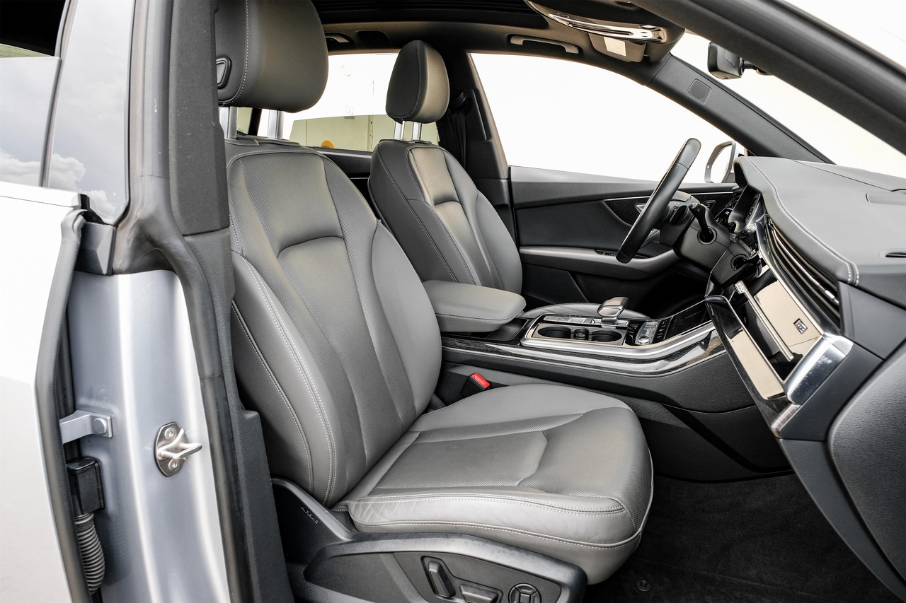 Audi Q8 Vehicle Main Gallery Image 32