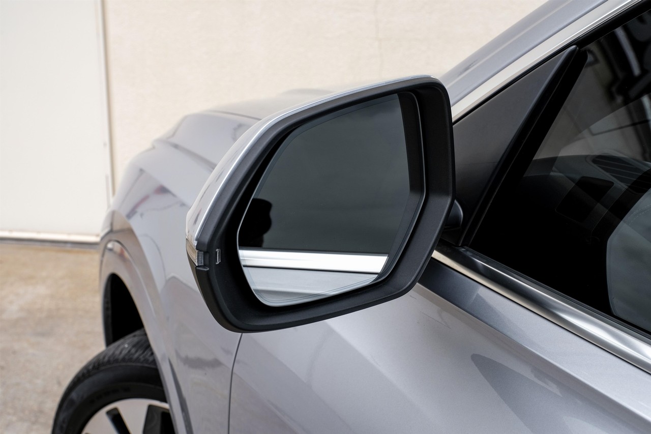 Audi Q8 Vehicle Main Gallery Image 38