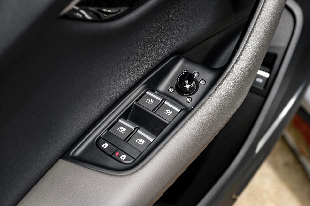 Audi Q8 Vehicle Main Gallery Image 40