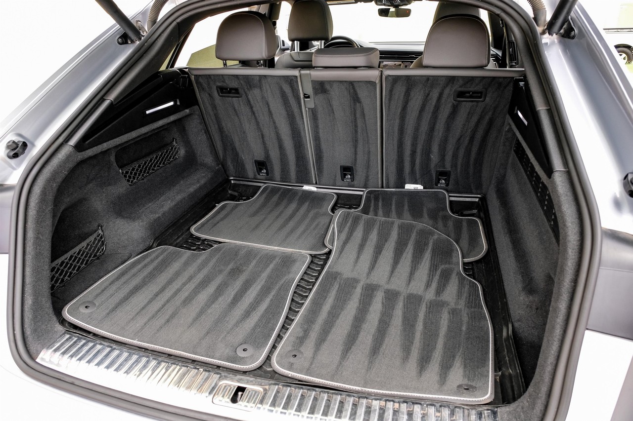 Audi Q8 Vehicle Main Gallery Image 46