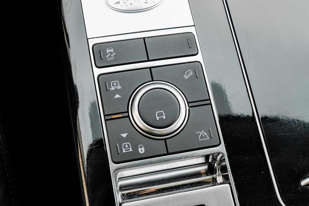 Land Rover Range Rover Vehicle Main Gallery Image 24